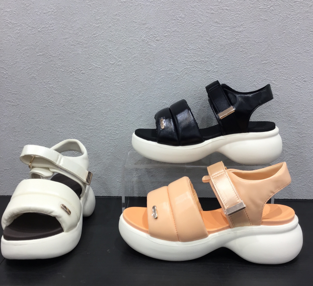 厚底サンダル入荷